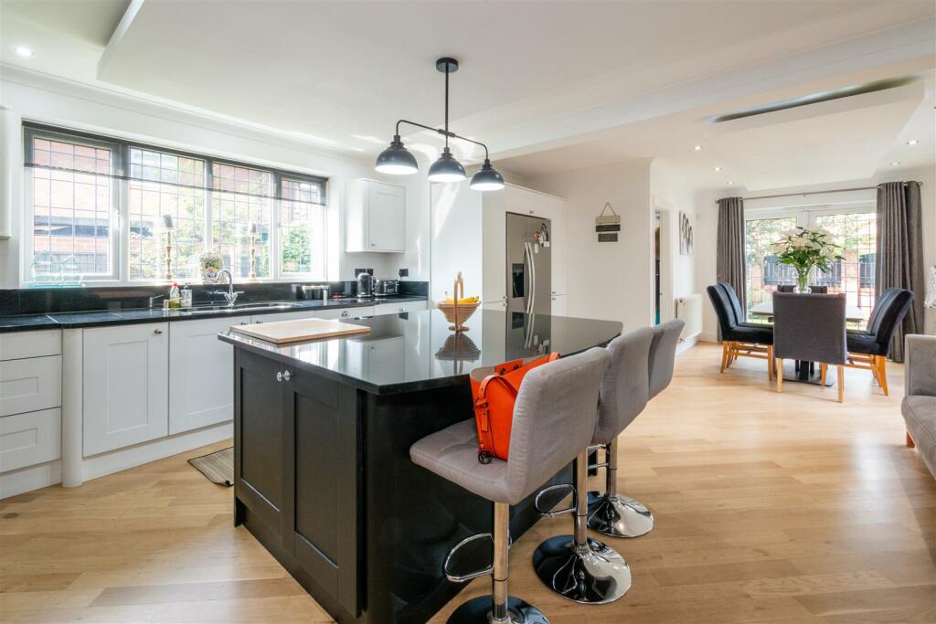 Live In Dining Kitchen