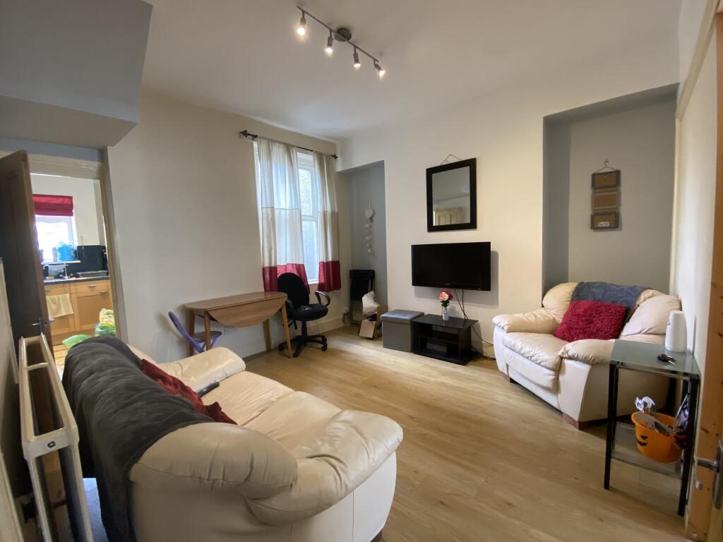 Lounge b