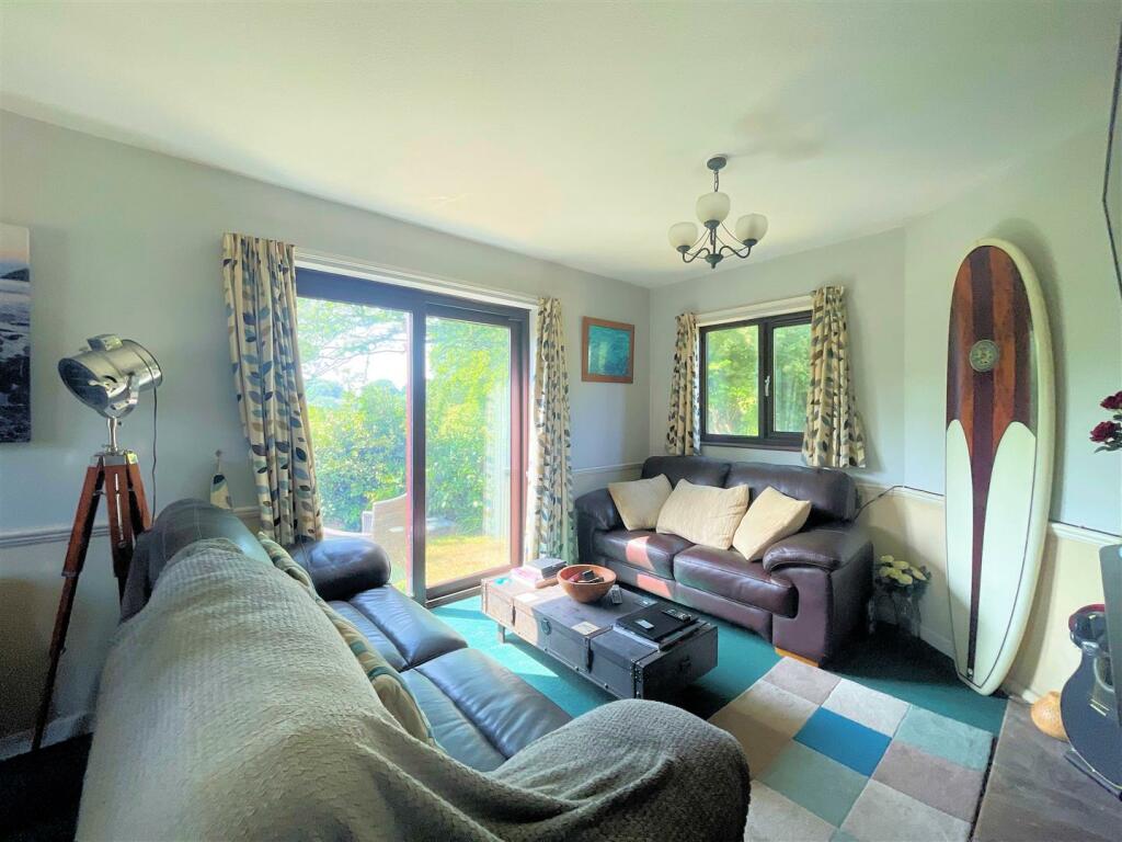 Living room 2.jpg