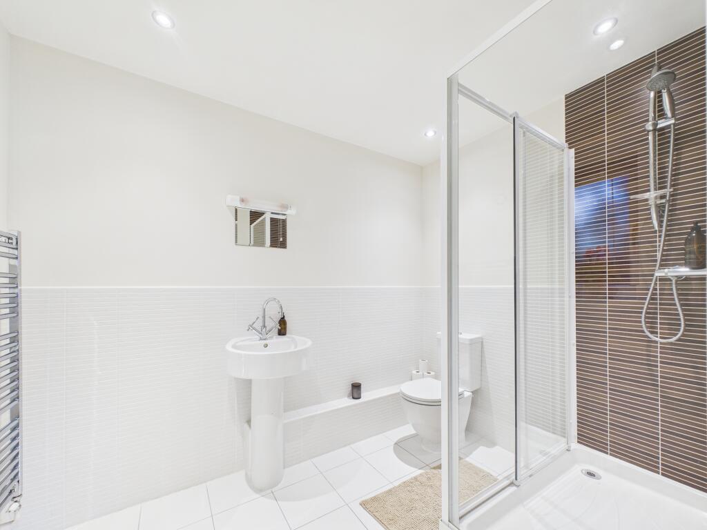 Ground Floor En-Suite