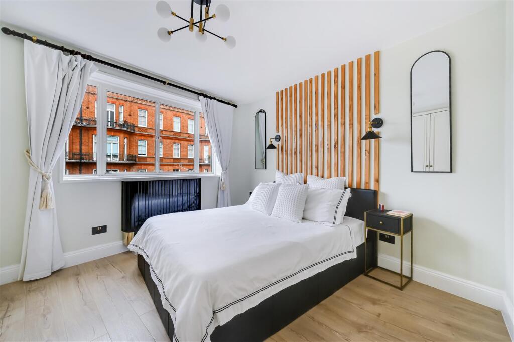 PALACE GATE, 10, 23-7_.jpg