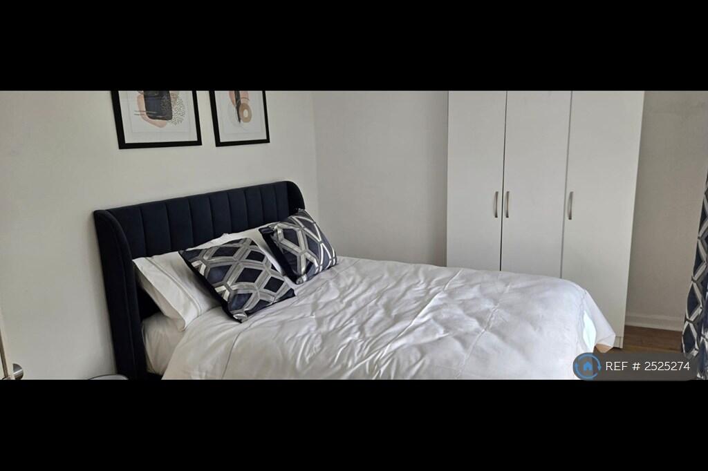 Master Double Bed Room 2