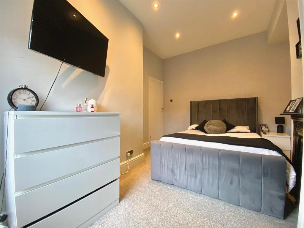 bedroom2.jpg