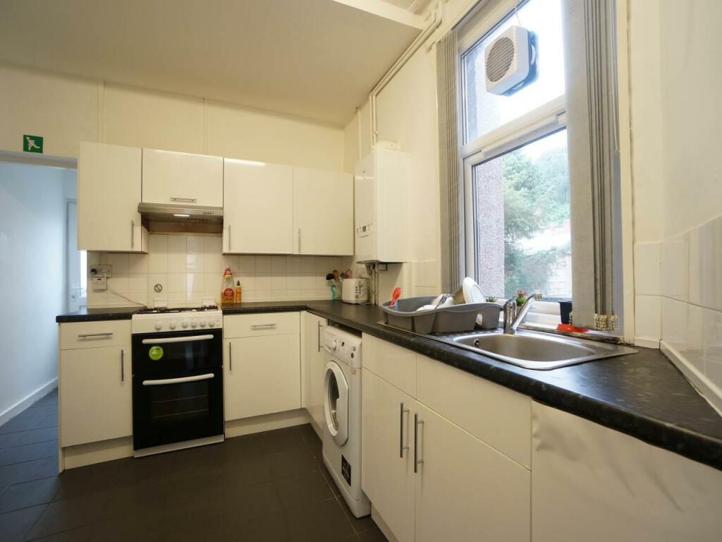 1GlynneRoad_Kitchen1.2.JPG