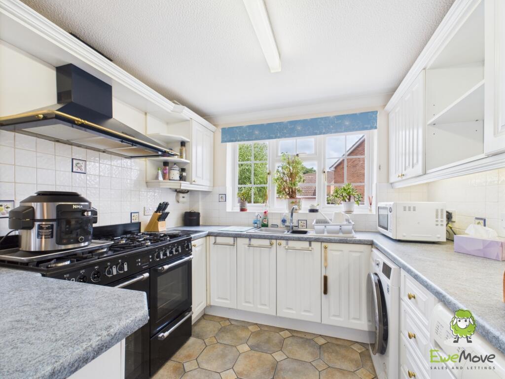 CAM03778G0-PR0261-STILL034