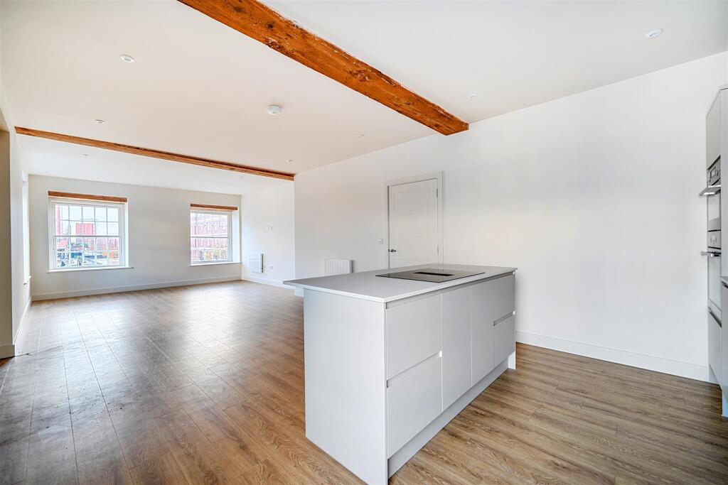 1387676-14-6930652ea0b5a.jpg