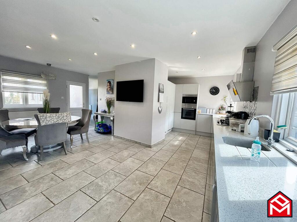 Open Plan Kitchen/ Dining Room