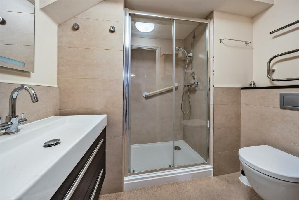 Shower Room.jpg