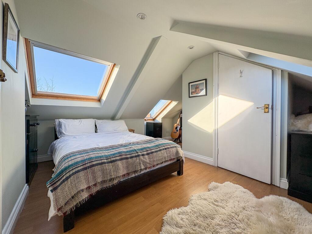 Loft Bedroom with En Suite 