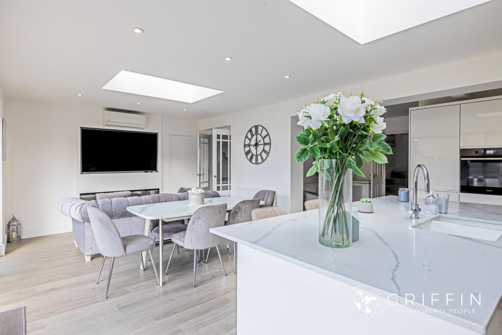 Kitchen &amp; Dining