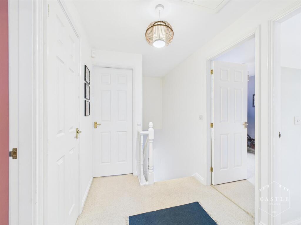 FIRST FLOOR LANDING