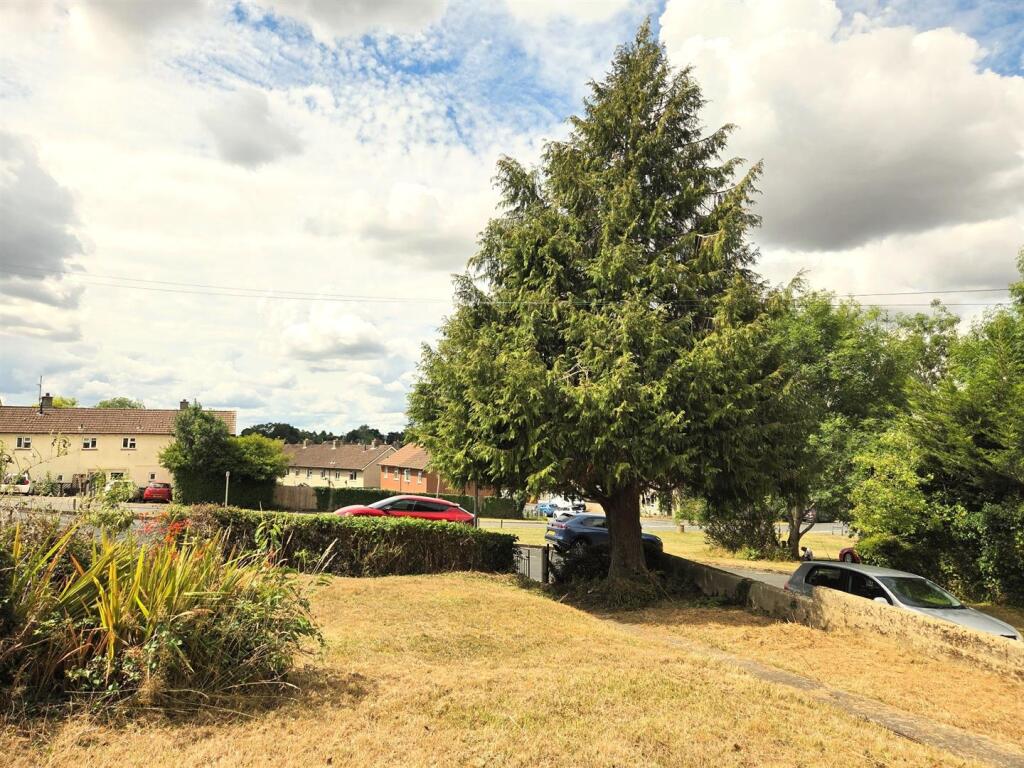 41 Hillside - Front Garden.jpg