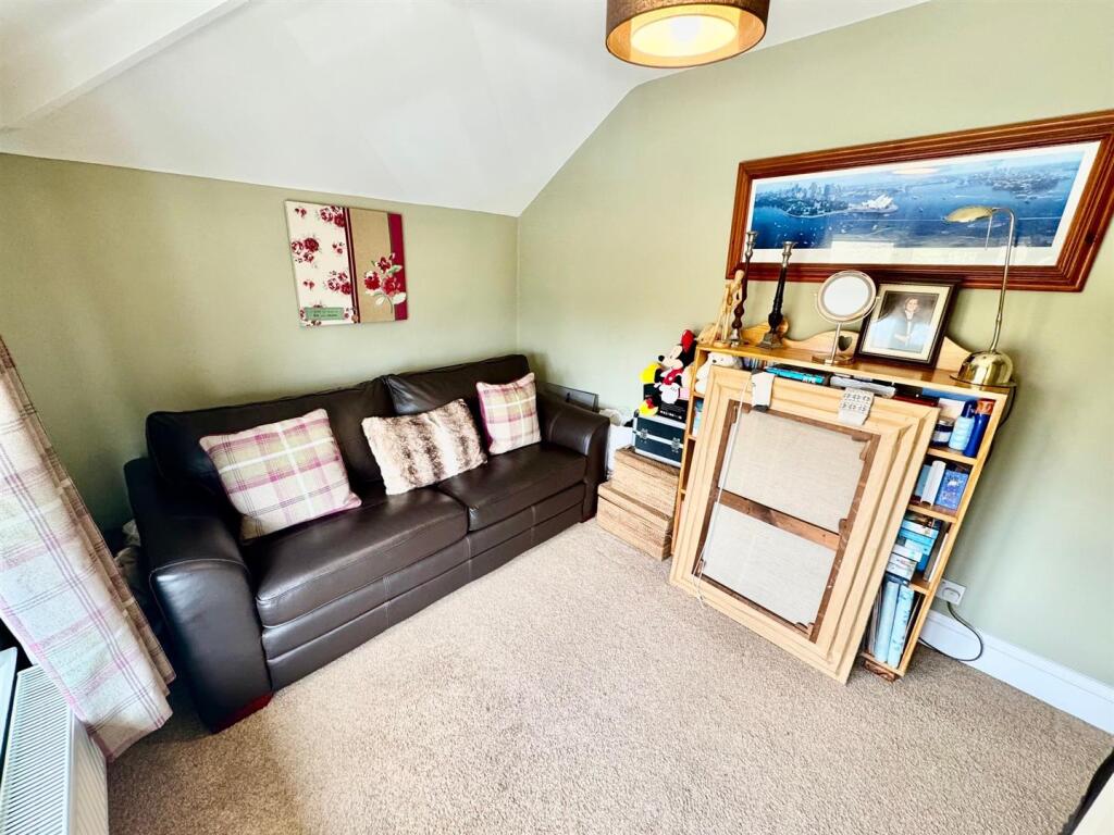 Bedroom 5.jpg