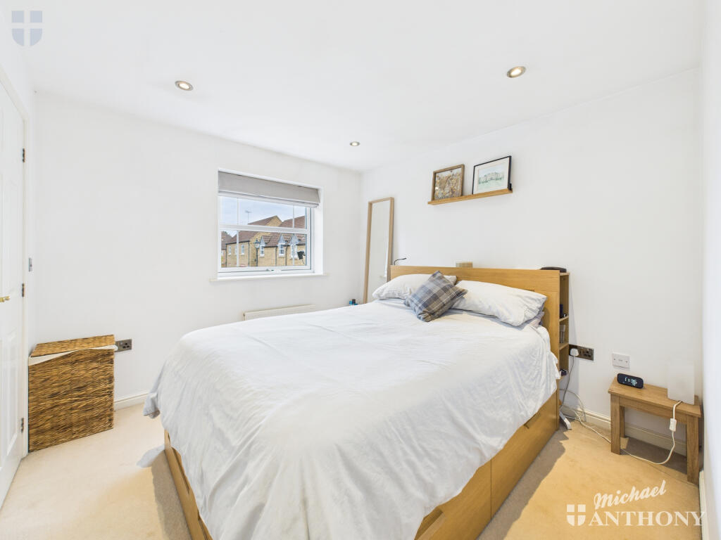 CAM03852G0-PR0392-STILL010