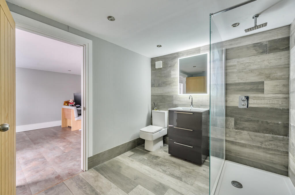 1368780-29-68f126...