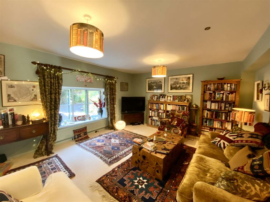 SITTING ROOM
