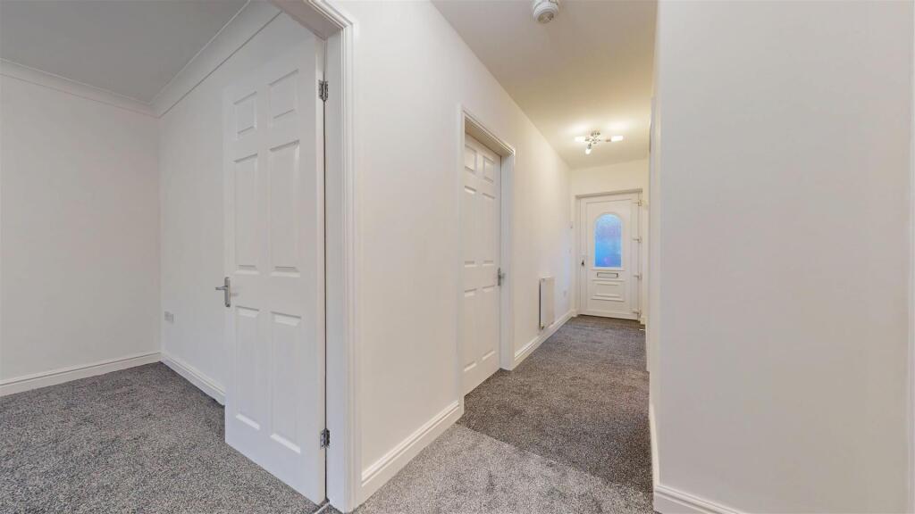 Tennyson Street, Hallway