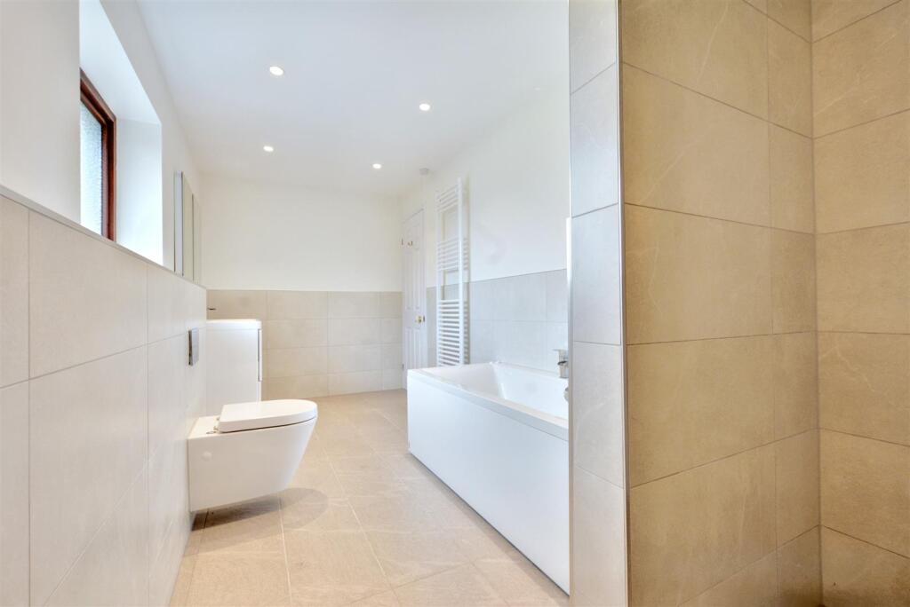 Bathroom_3.jpeg