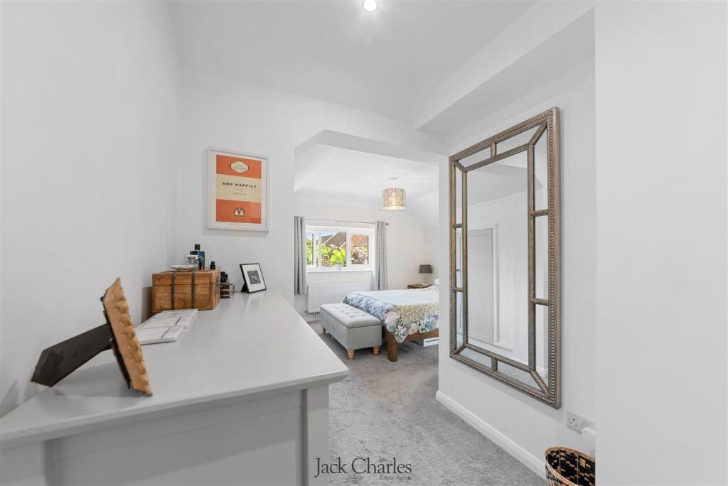 26 Riding Lane-13.jpg