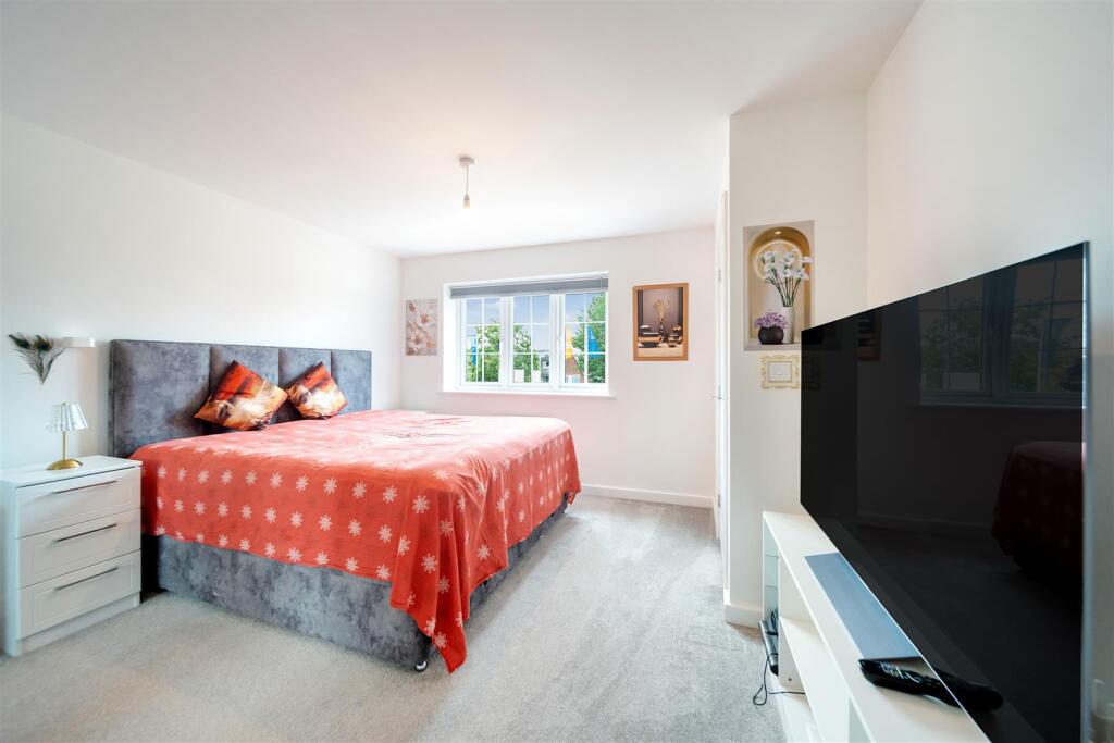 27 Thistledown Cresc-22.jpg