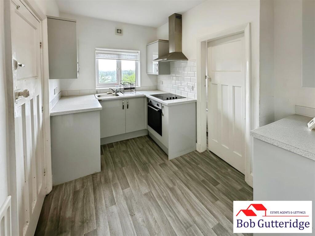 FITTED KITCHEN / DINER