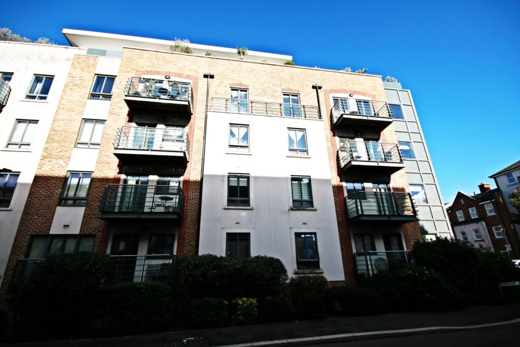 101 QMH - Exterior