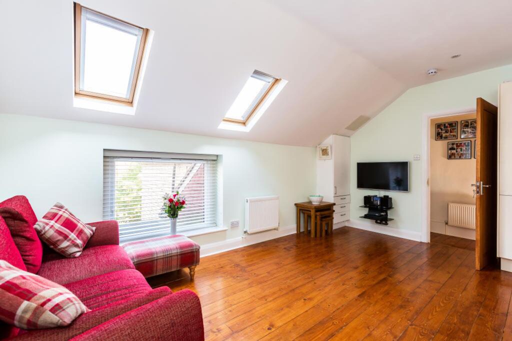 Open plan lounge/kitchen/dining area