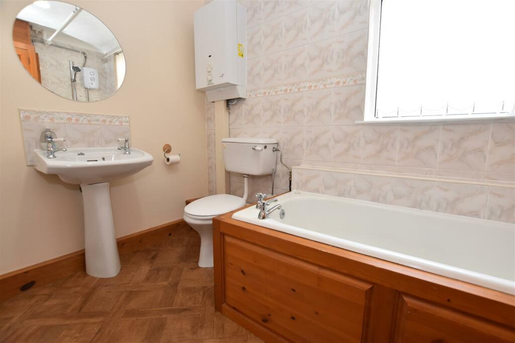 Bathroom.JPG