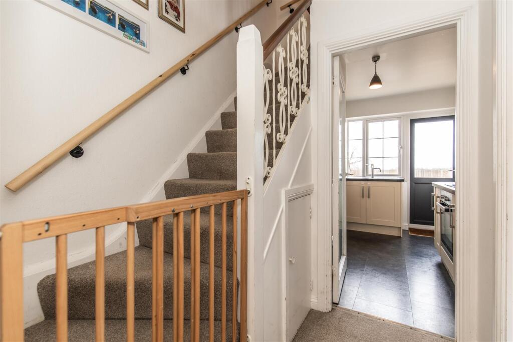 2 Sackville Close2.jpg