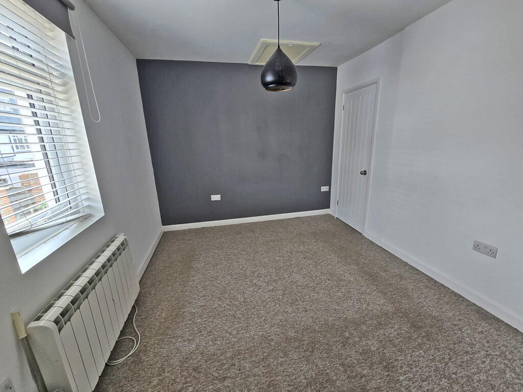 Bedroom 1b