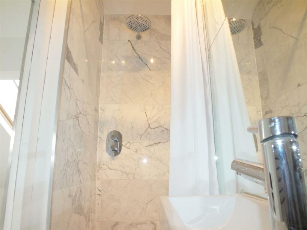 Shower room.jpg