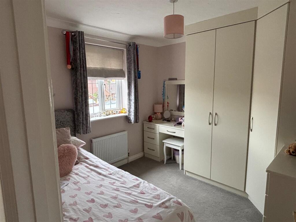 18 friern bedroom.jpg