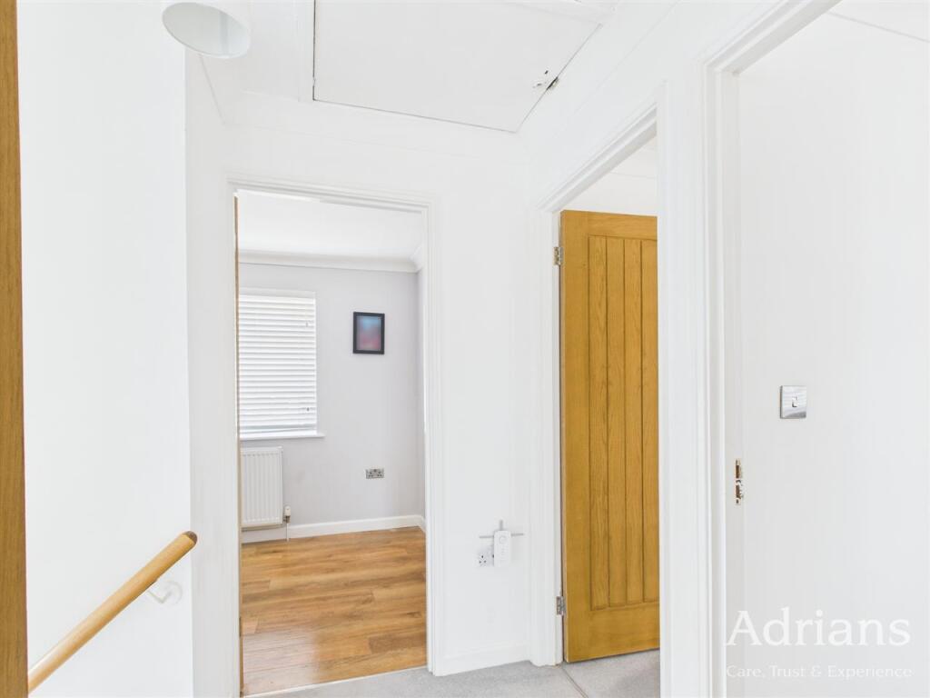 FIRST FLOOR LANDING
