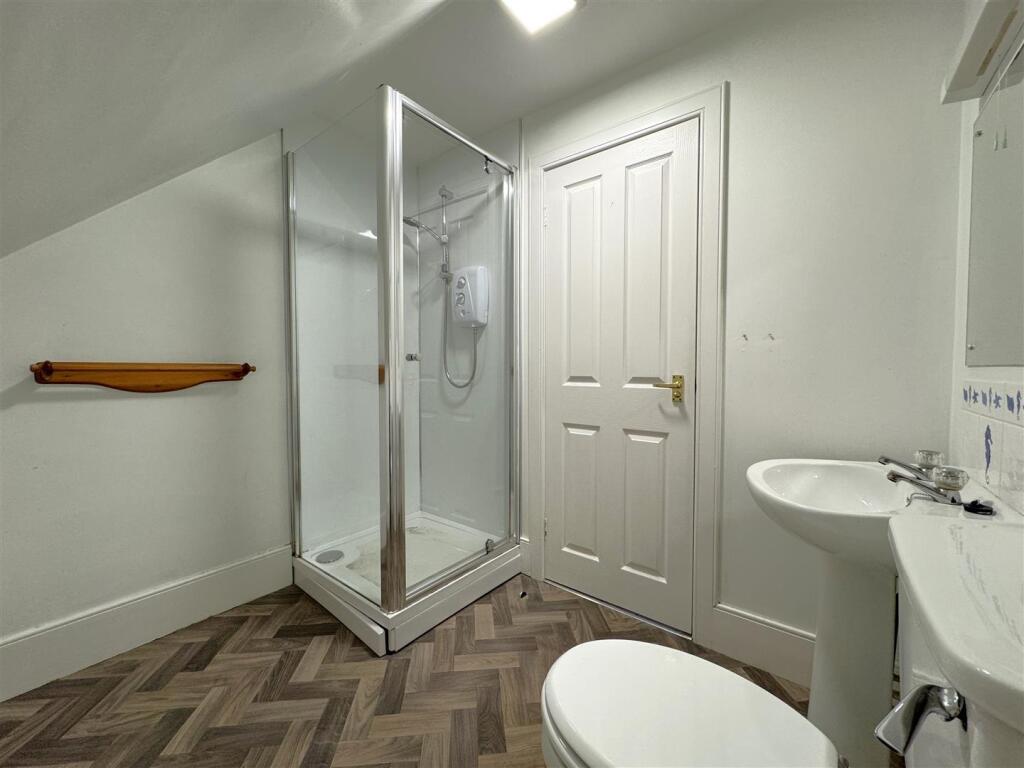 ENSUITE 2.JPG