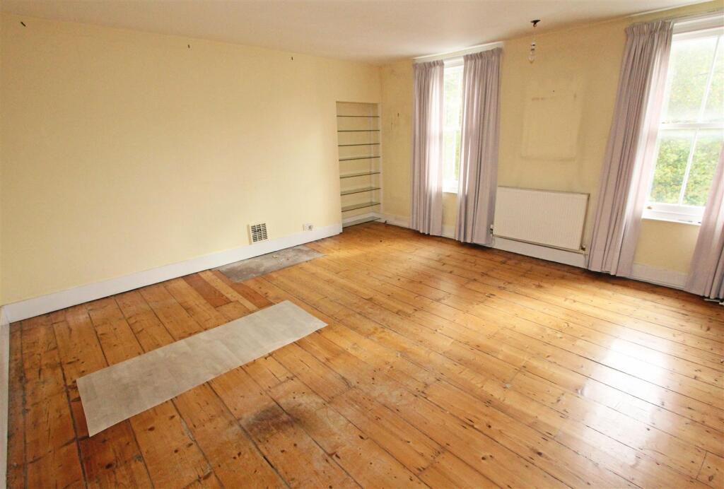 IMG_6680 bed yellow.jpg