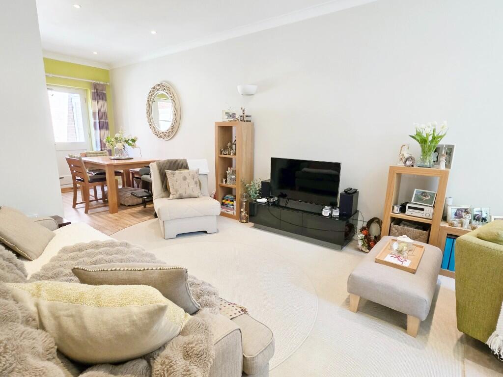 Lounge Through Diner