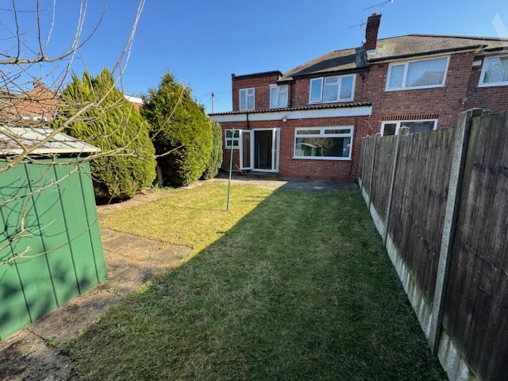 8 Chipperfield Road garden 2