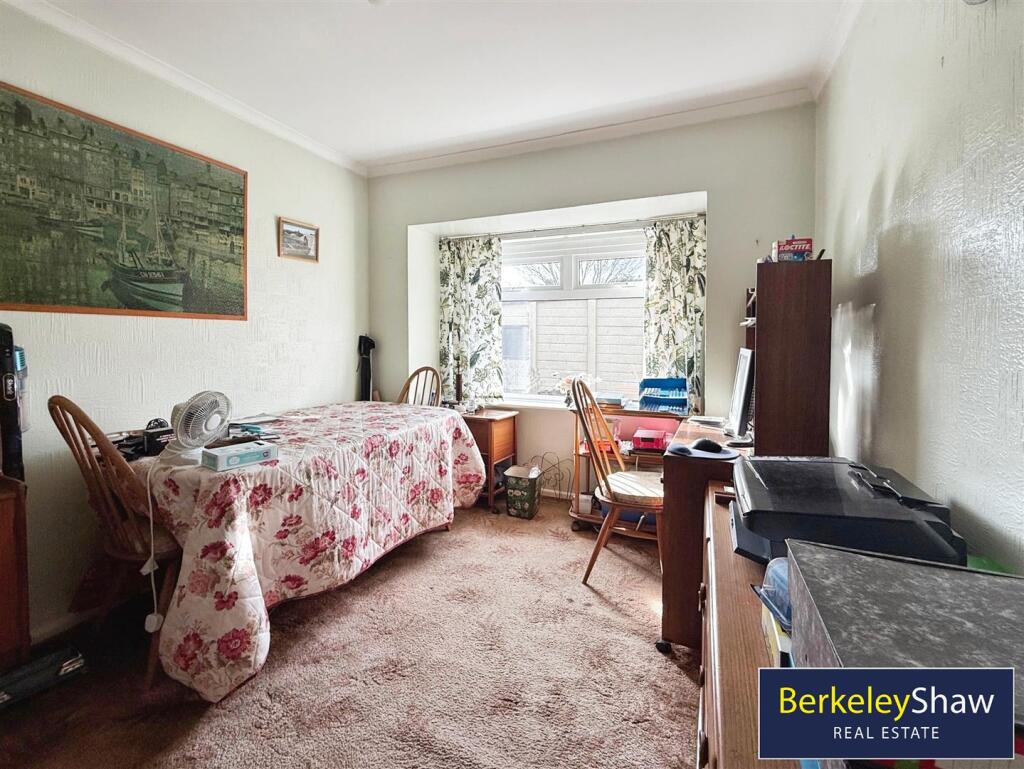 Bedroom 2/Dining Room