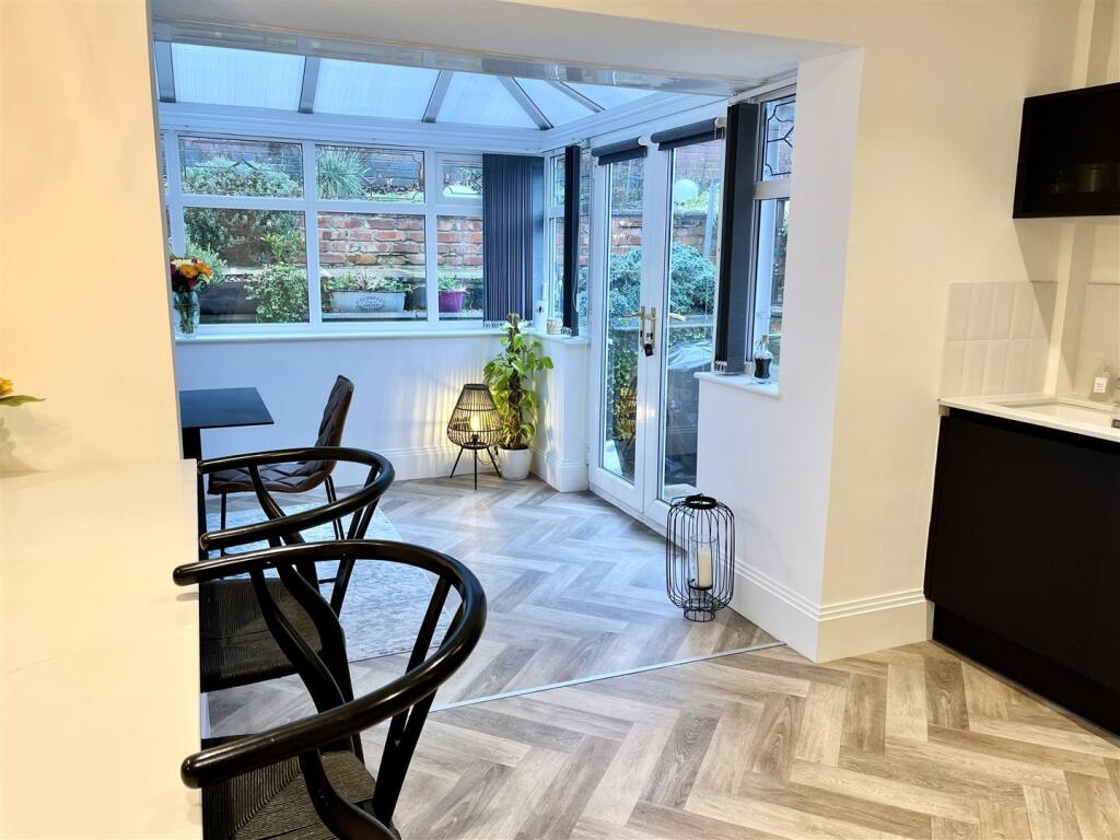 Conservatory/Dining Room
