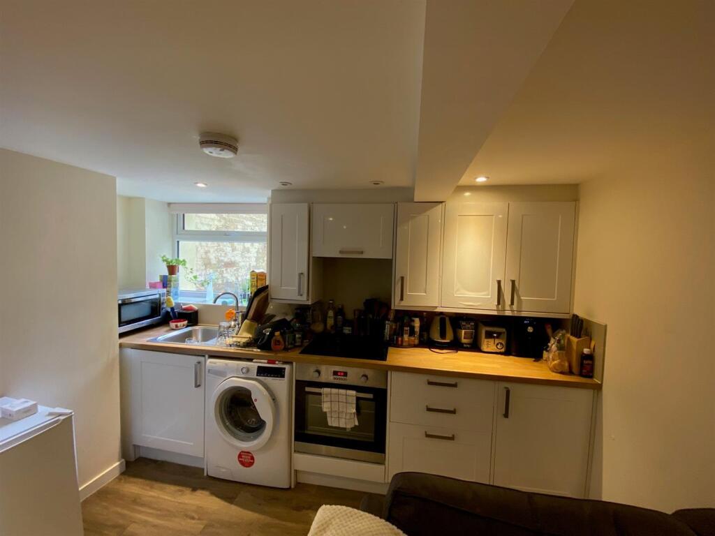 Kitchen (2).jpg