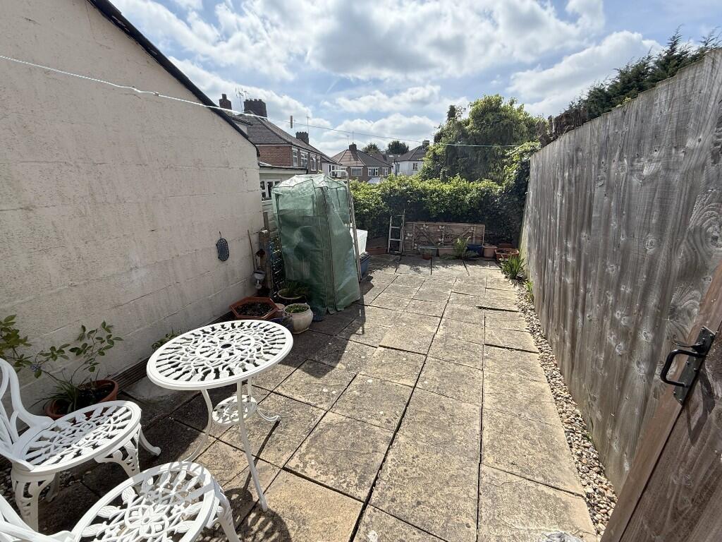 SIDE GARDEN