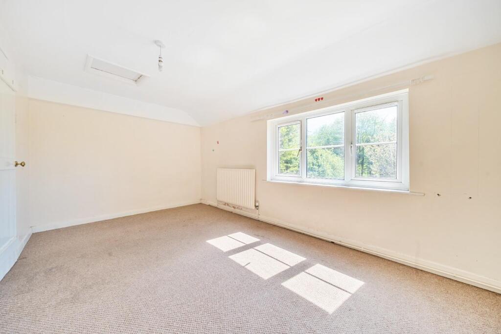 MASTER BEDROOM.jpg