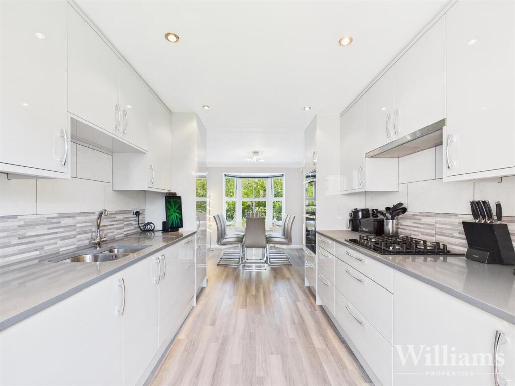 CAM04950G0-PR0124-STILL015 - Copy - Copy.jpg