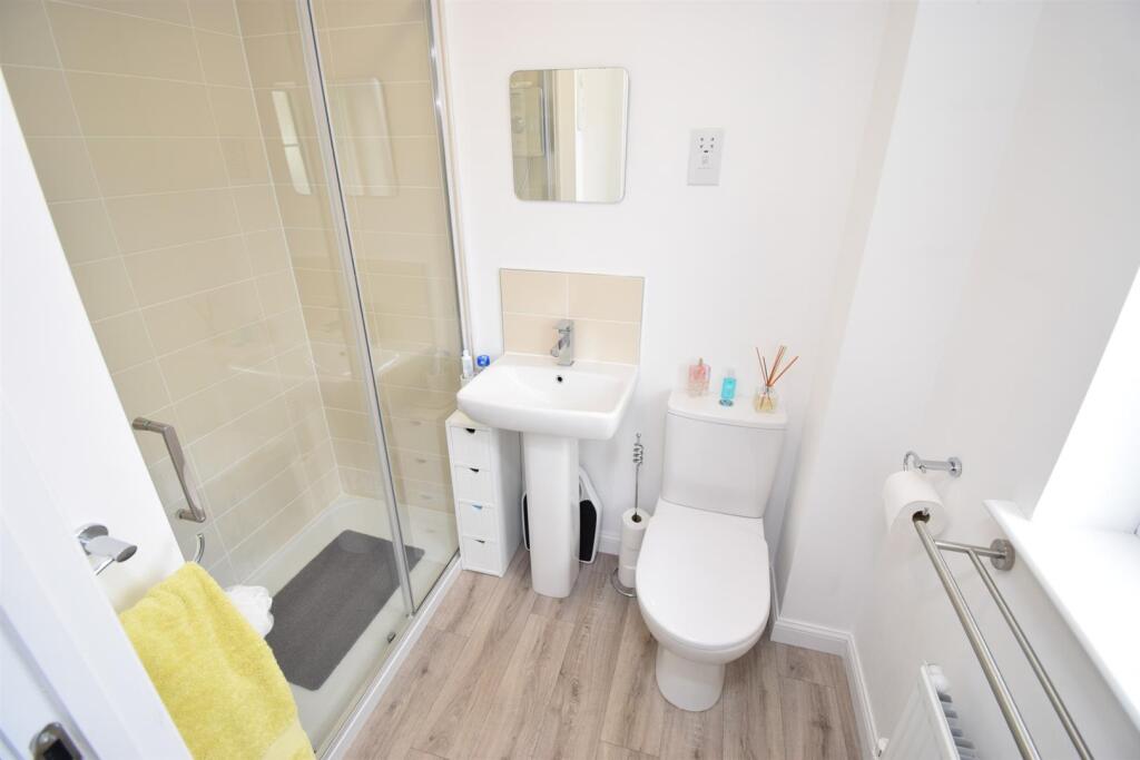EN-SUITE SHOWER ROOM-2.jpg