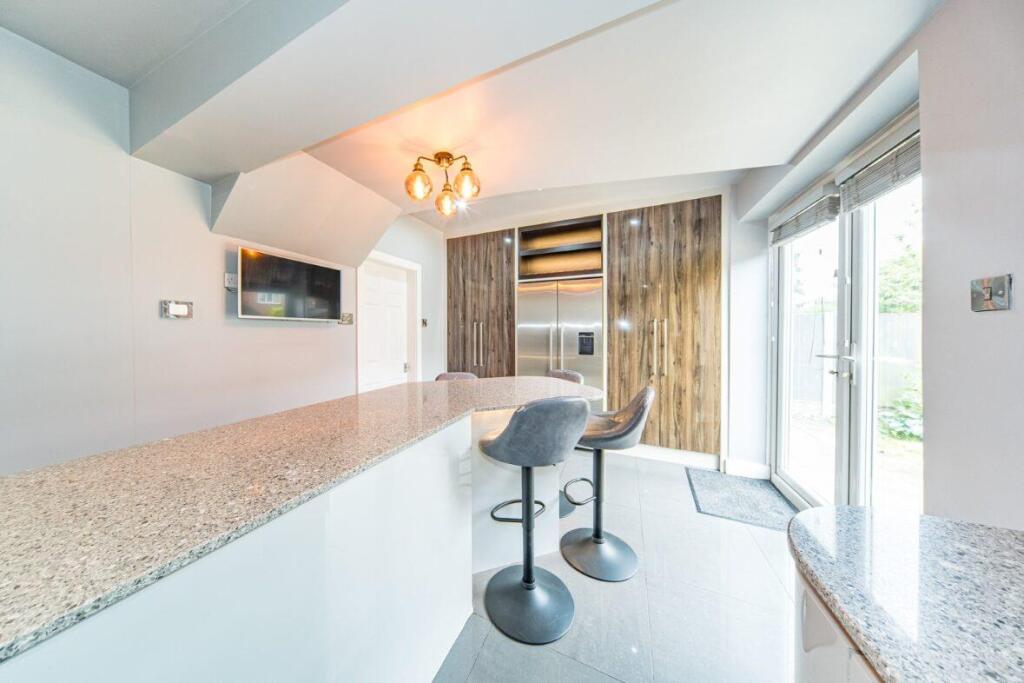 22 Coniston Ave kitchen 2.jpg