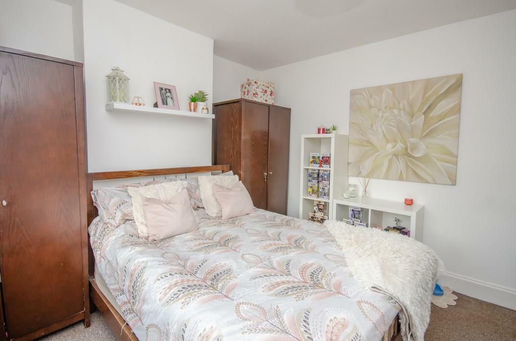 Bedroom one pic 2.jpg