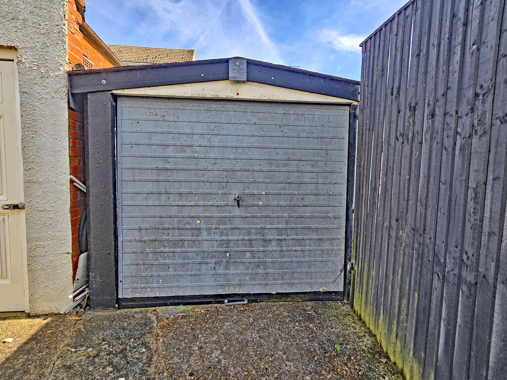 Garage 2