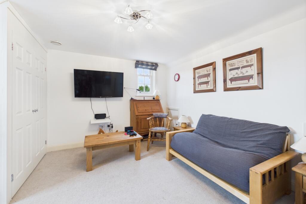 CAM03162G0-PR0285-STILL003