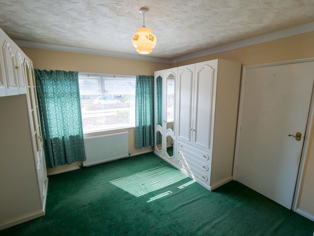 Master Bedroom Dual Aspect