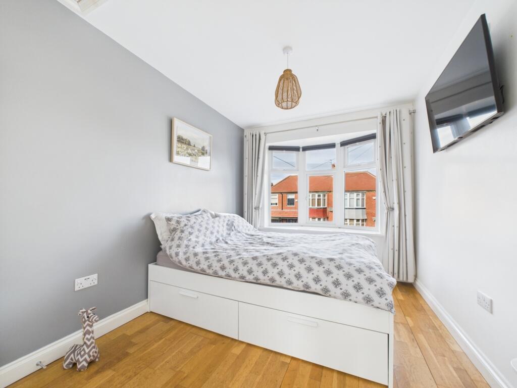 CAM02195G0-PR0067-STILL033